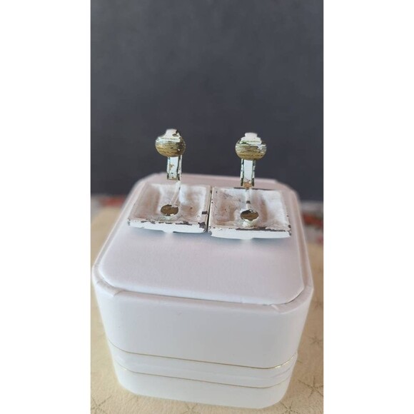 Vintage Blue and White Clip-ons Earrings - Picture 7 of 10
